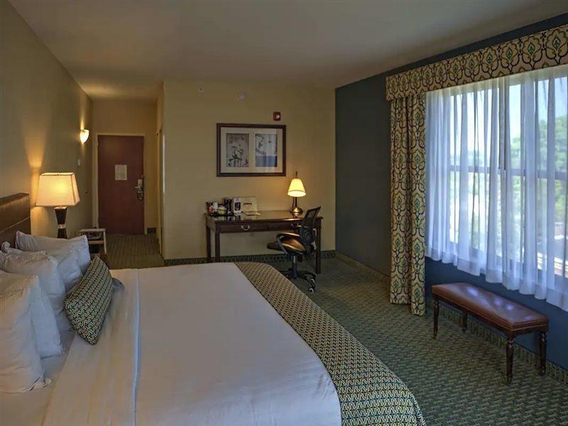 The Hotel Warner West Chester Exterior photo