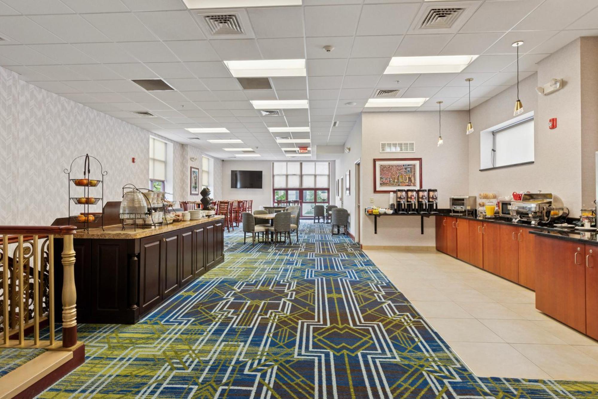 The Hotel Warner West Chester Exterior photo