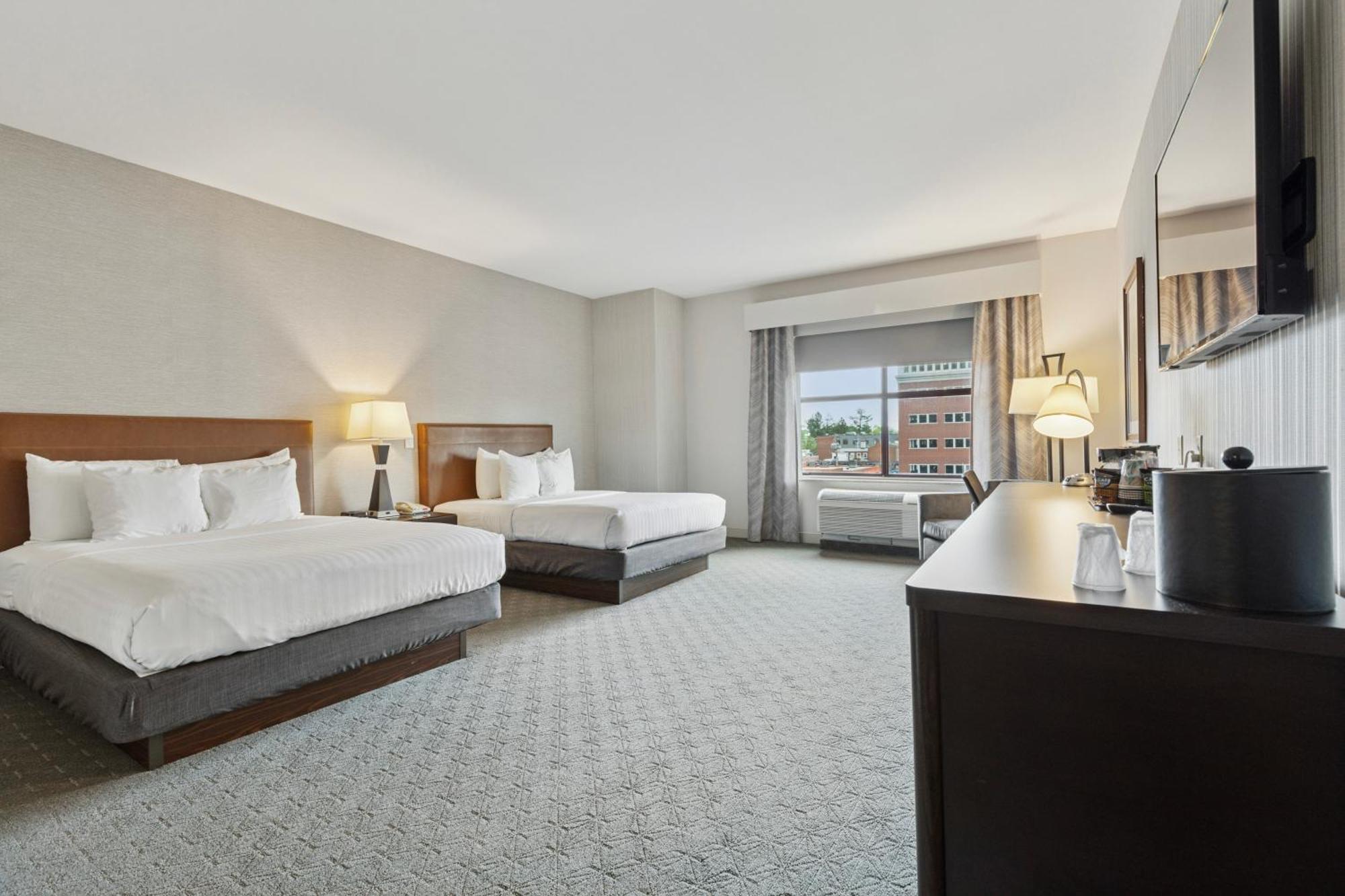 The Hotel Warner West Chester Exterior photo