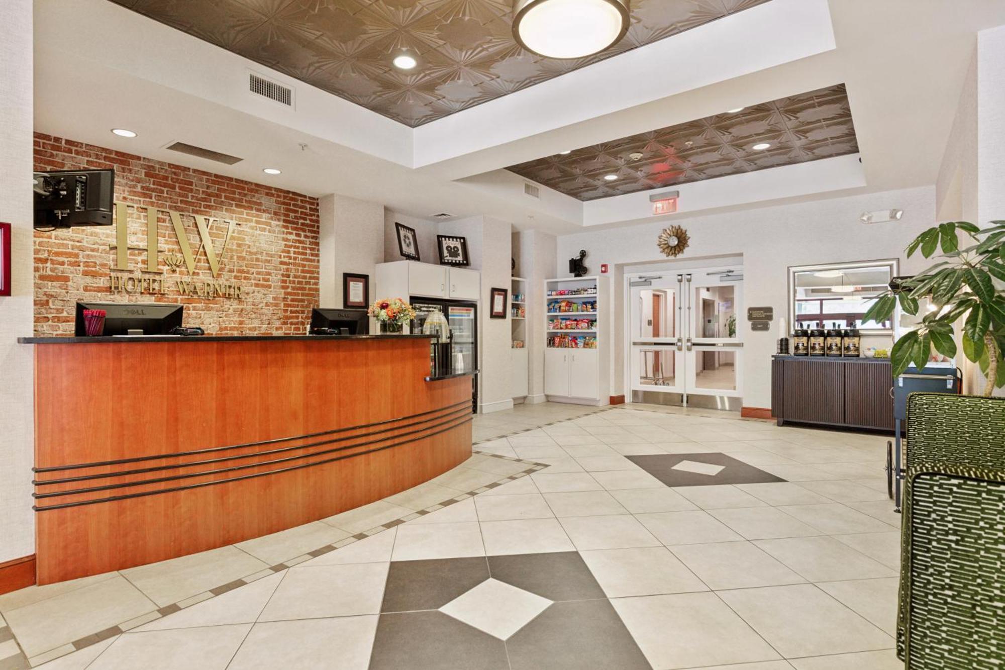 The Hotel Warner West Chester Exterior photo