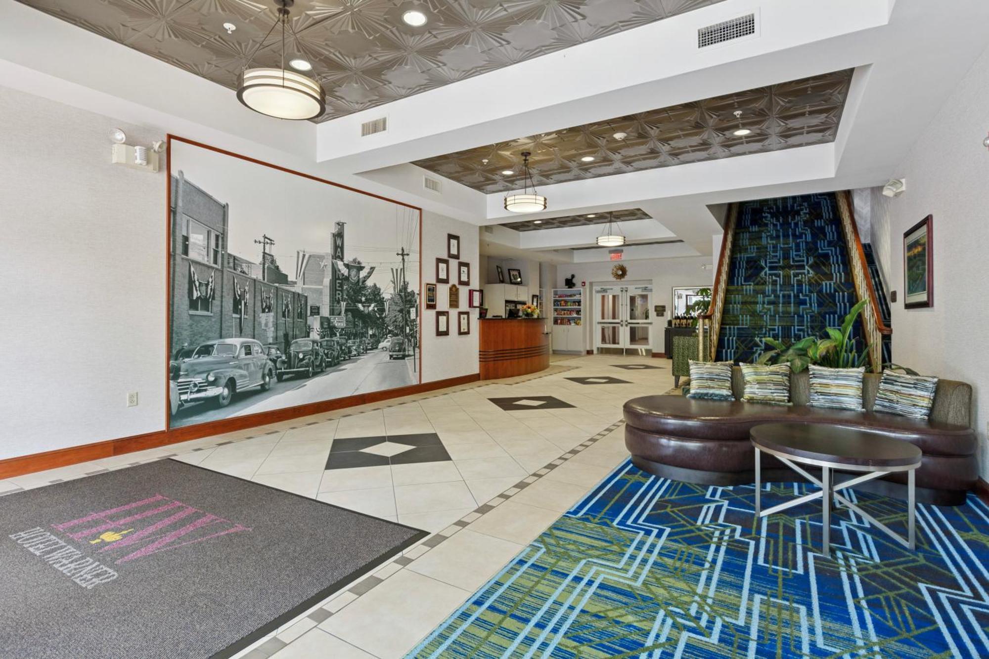 The Hotel Warner West Chester Exterior photo