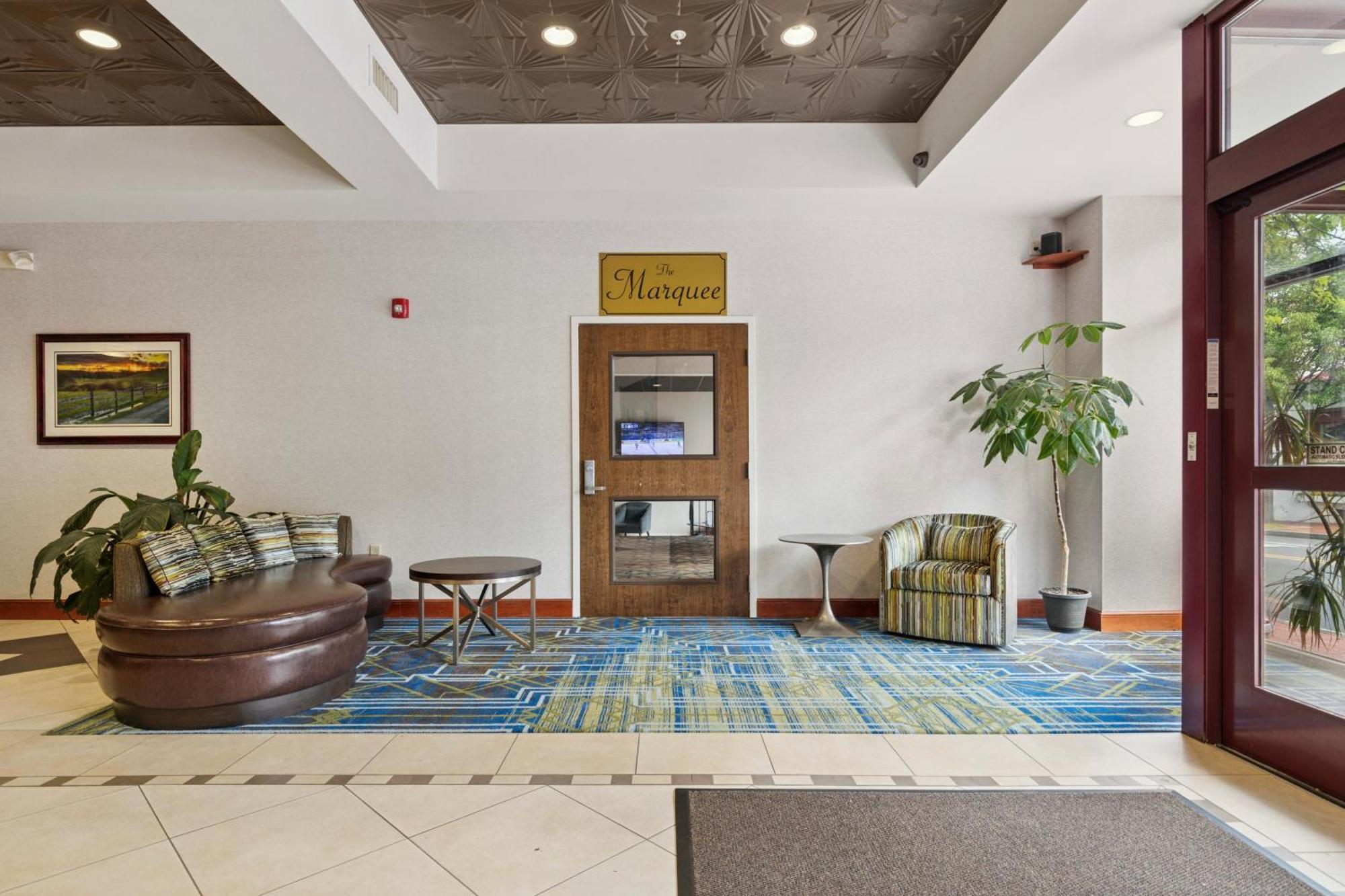 The Hotel Warner West Chester Exterior photo