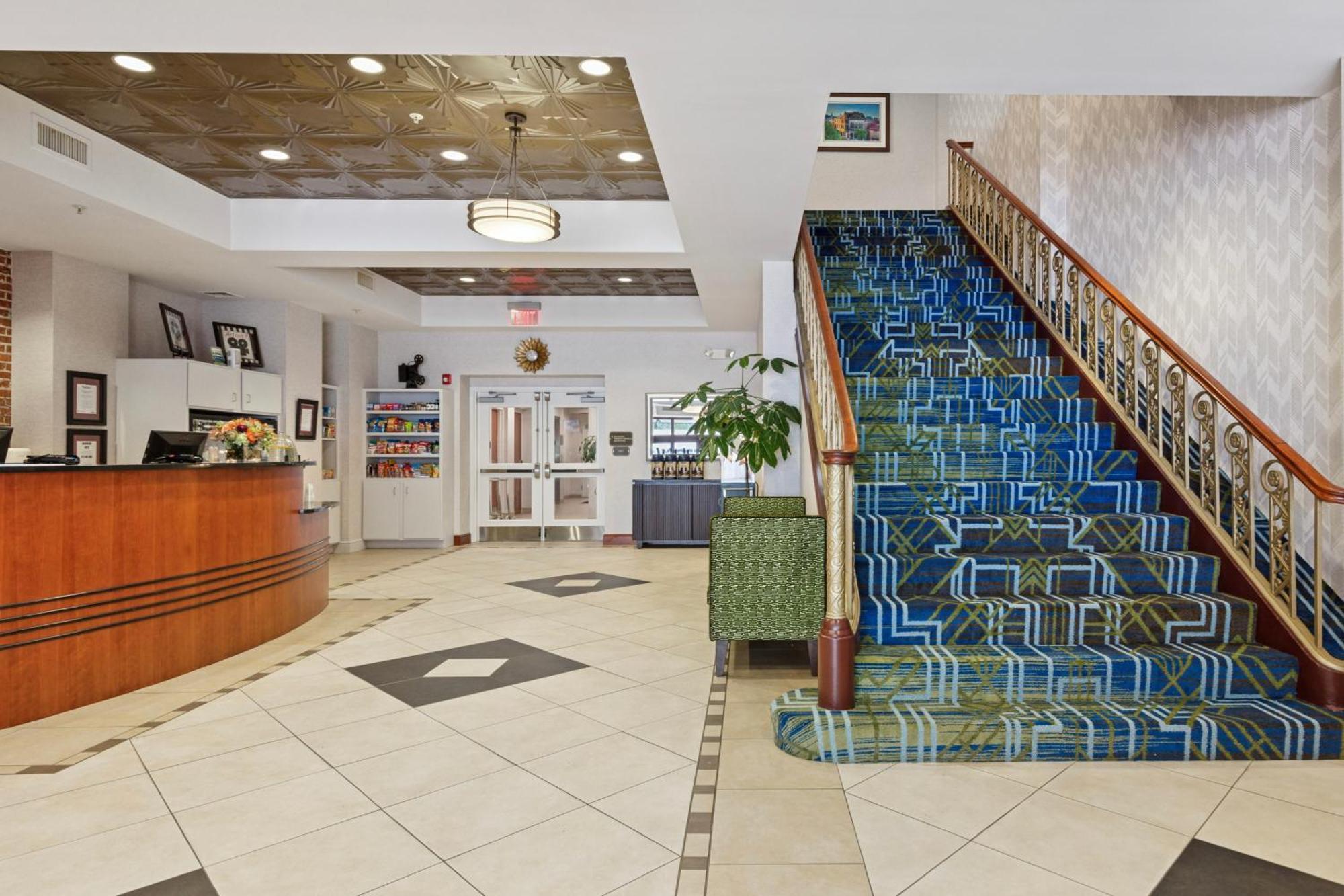 The Hotel Warner West Chester Exterior photo