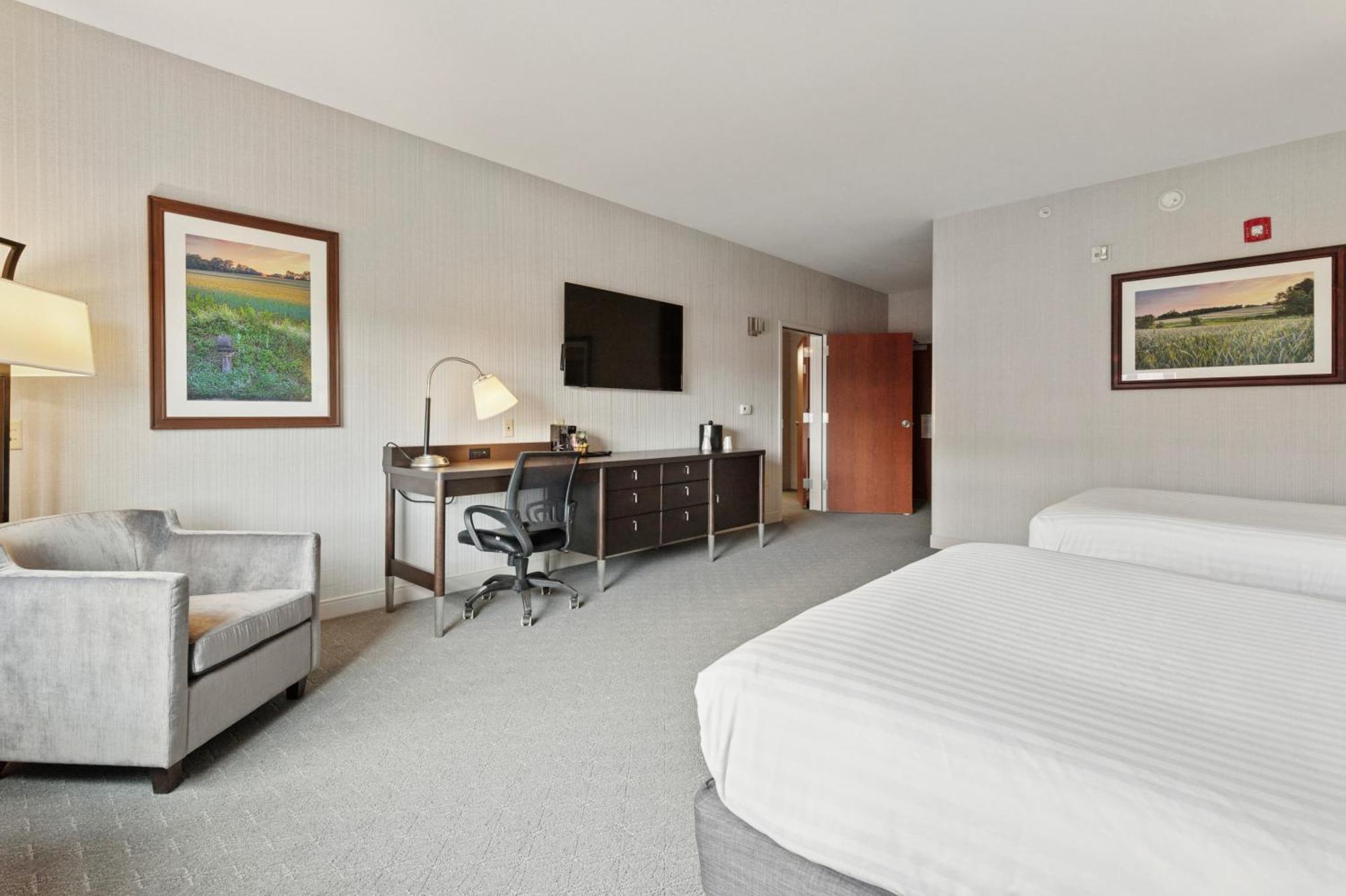 The Hotel Warner West Chester Exterior photo