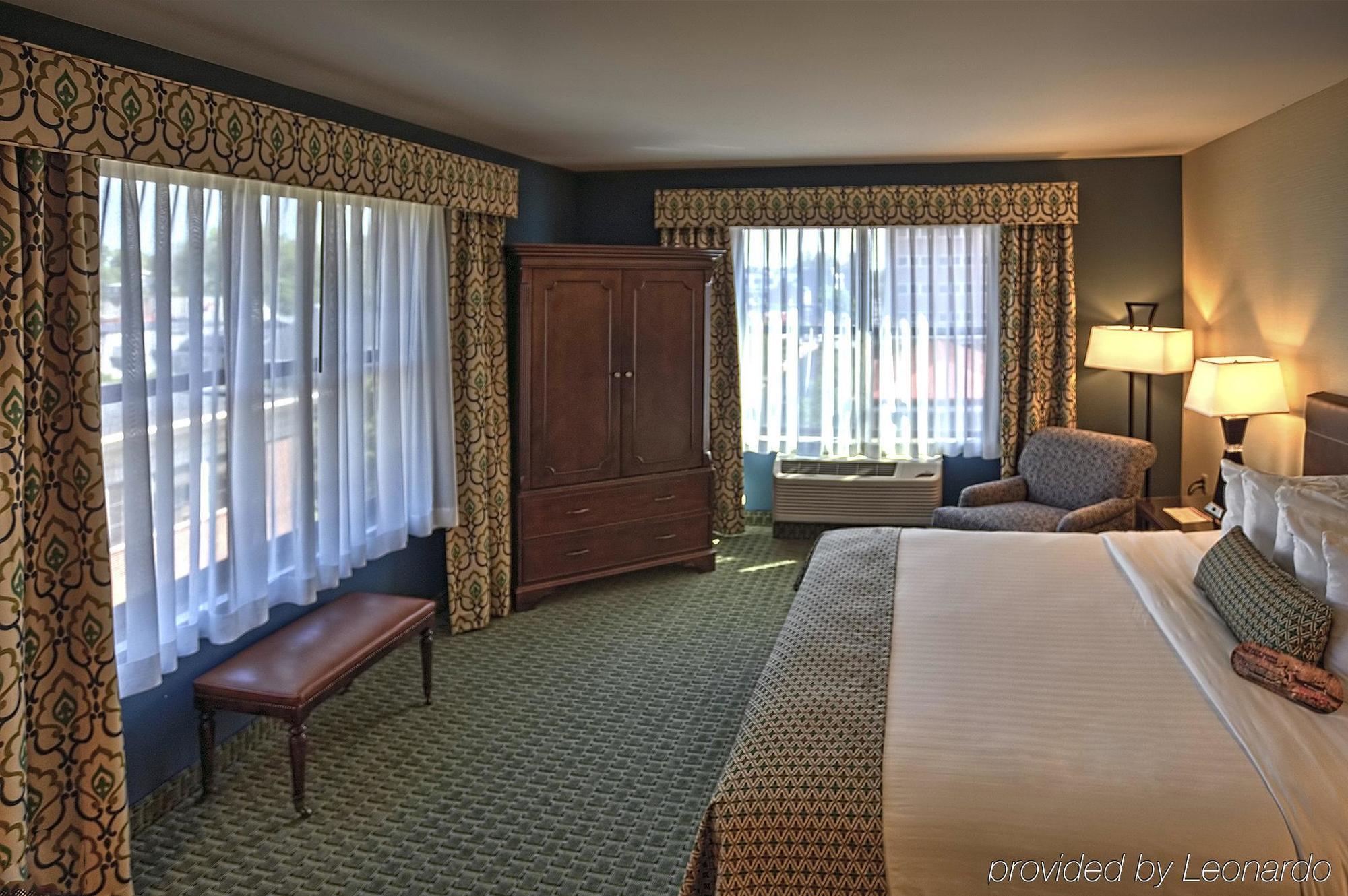 The Hotel Warner West Chester Exterior photo