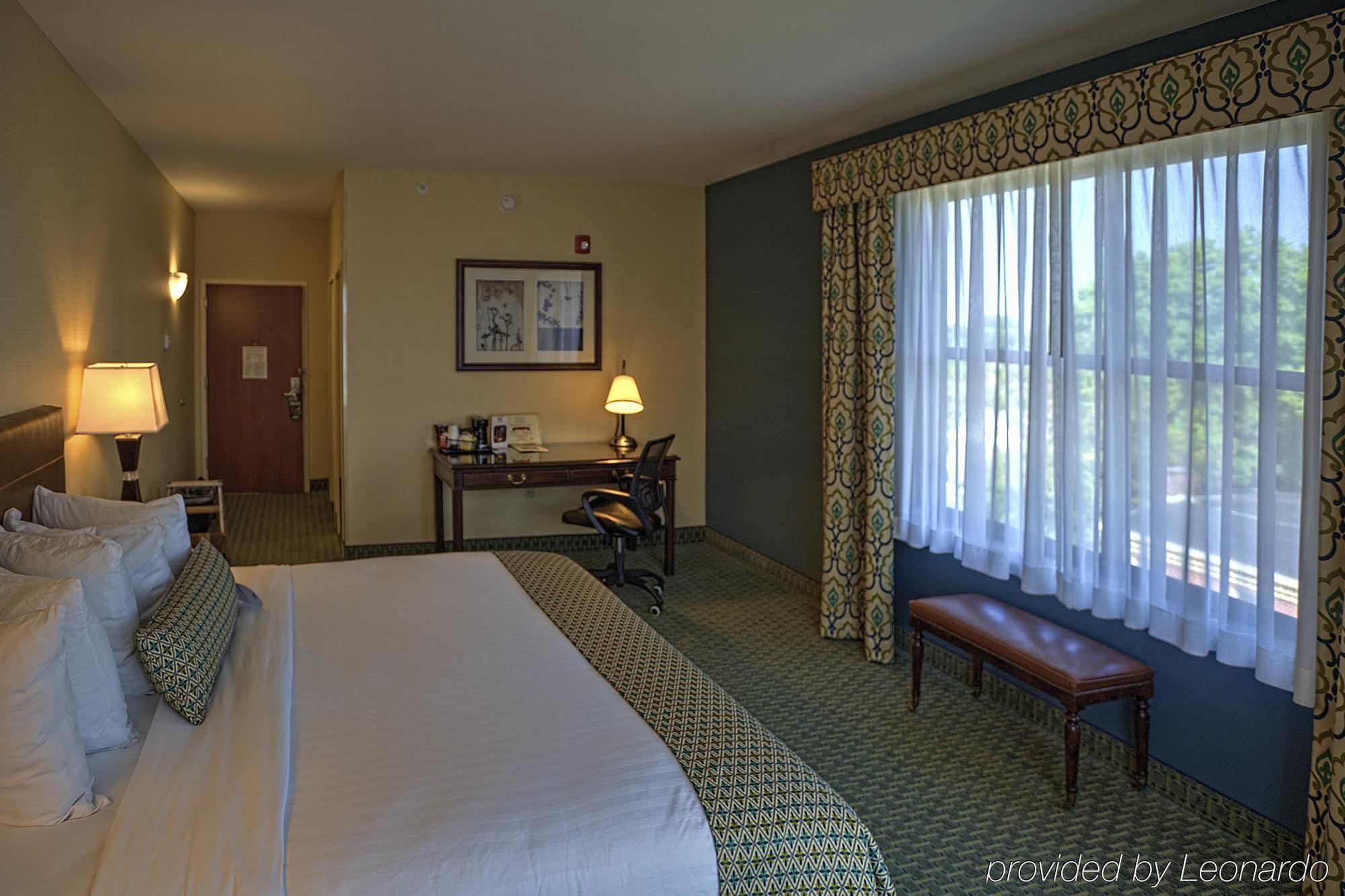 The Hotel Warner West Chester Exterior photo