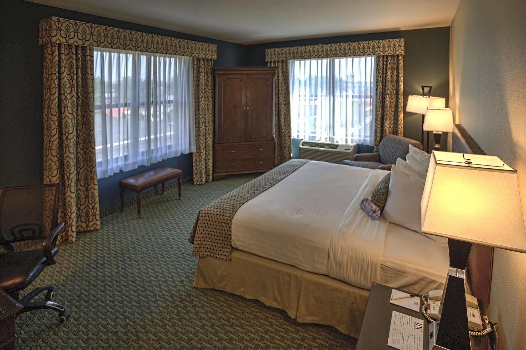 The Hotel Warner West Chester Exterior photo
