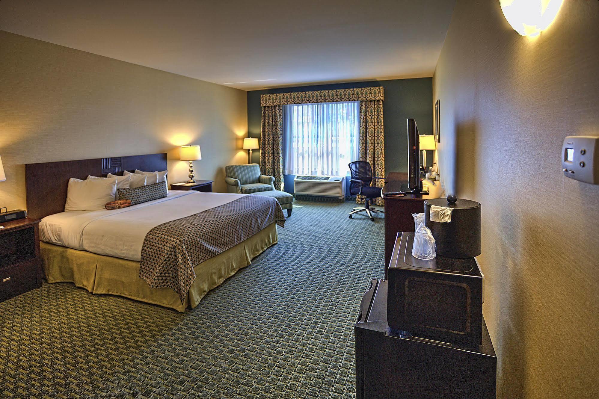 The Hotel Warner West Chester Exterior photo