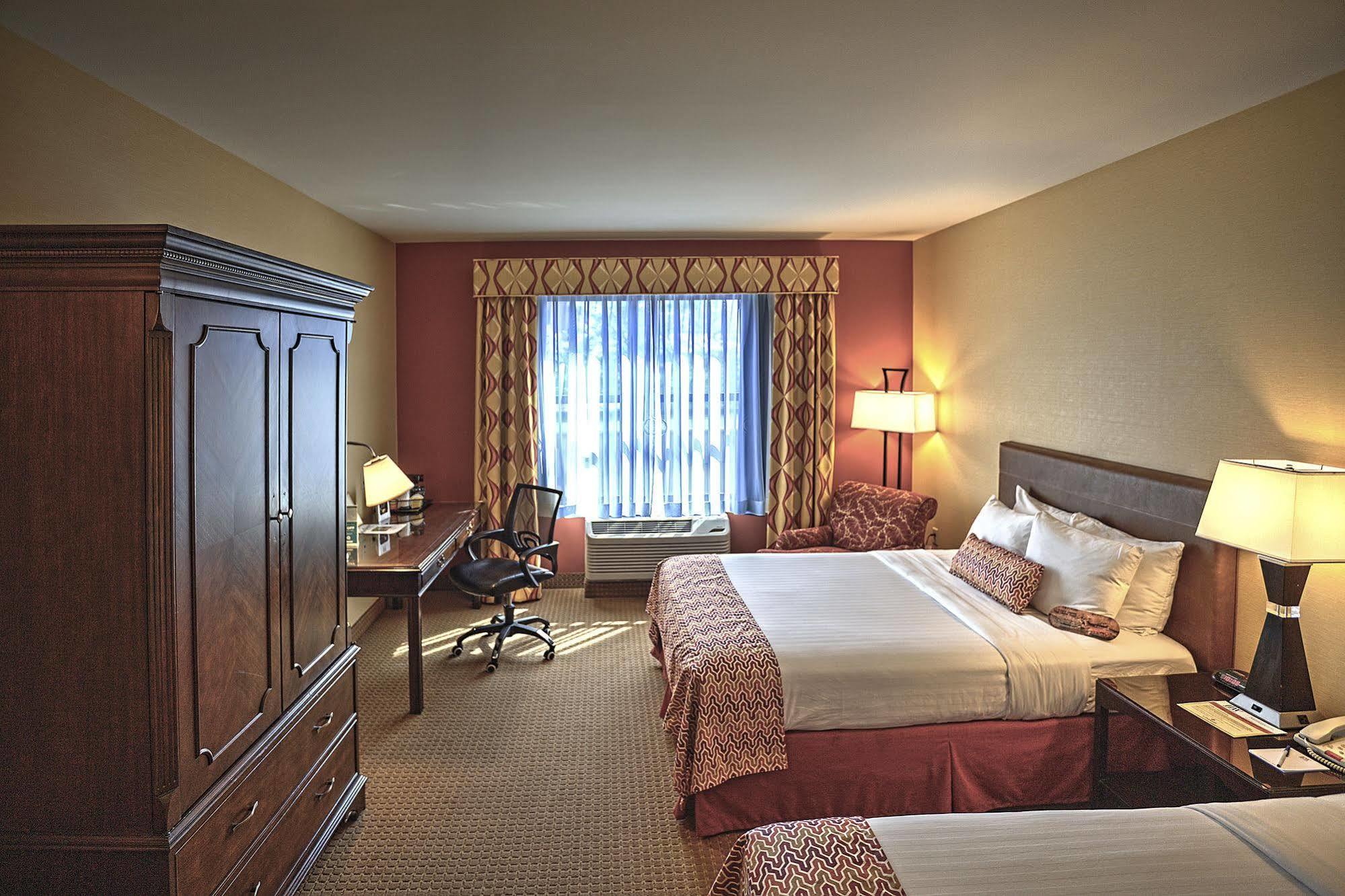 The Hotel Warner West Chester Exterior photo