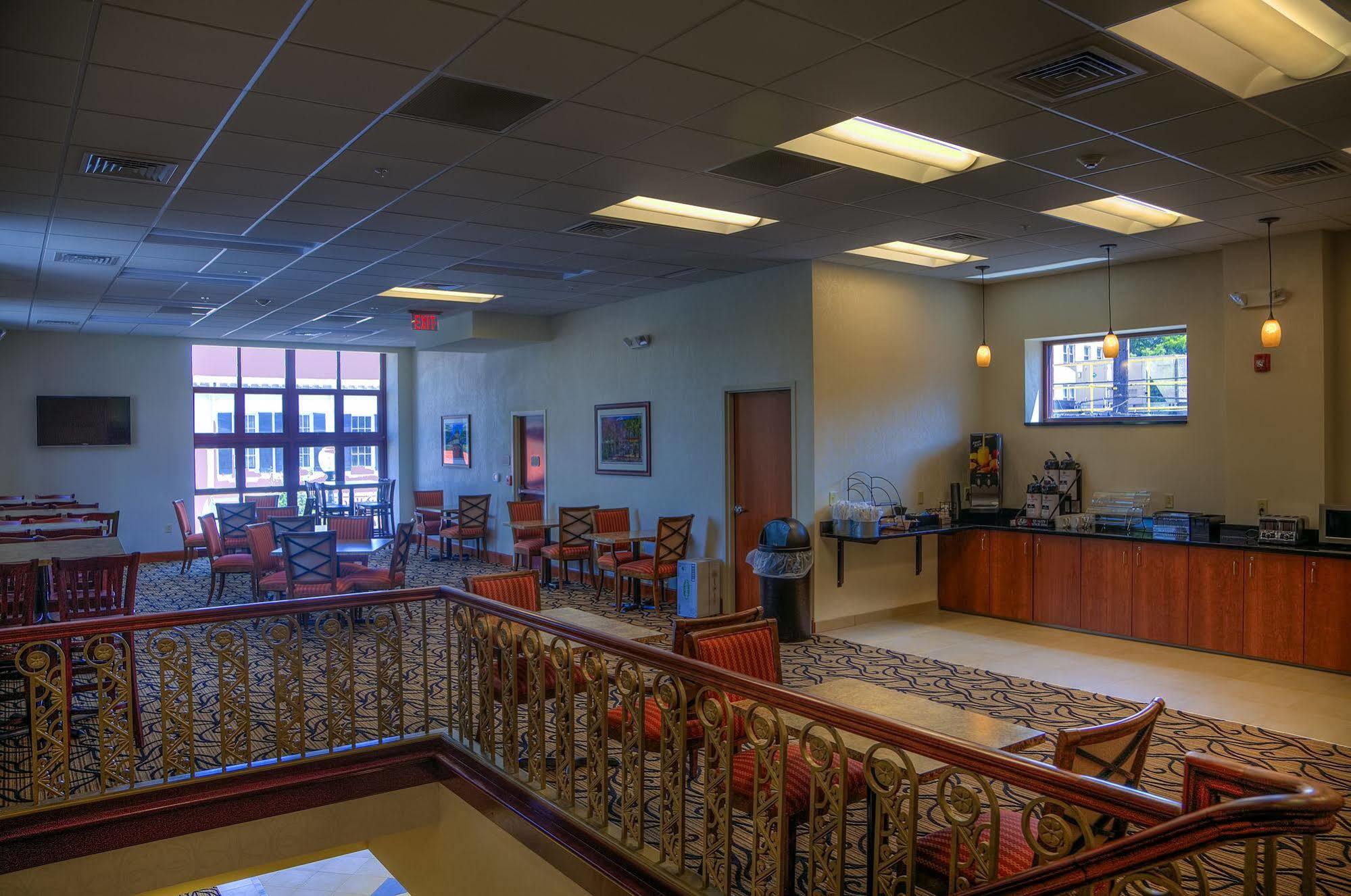 The Hotel Warner West Chester Exterior photo
