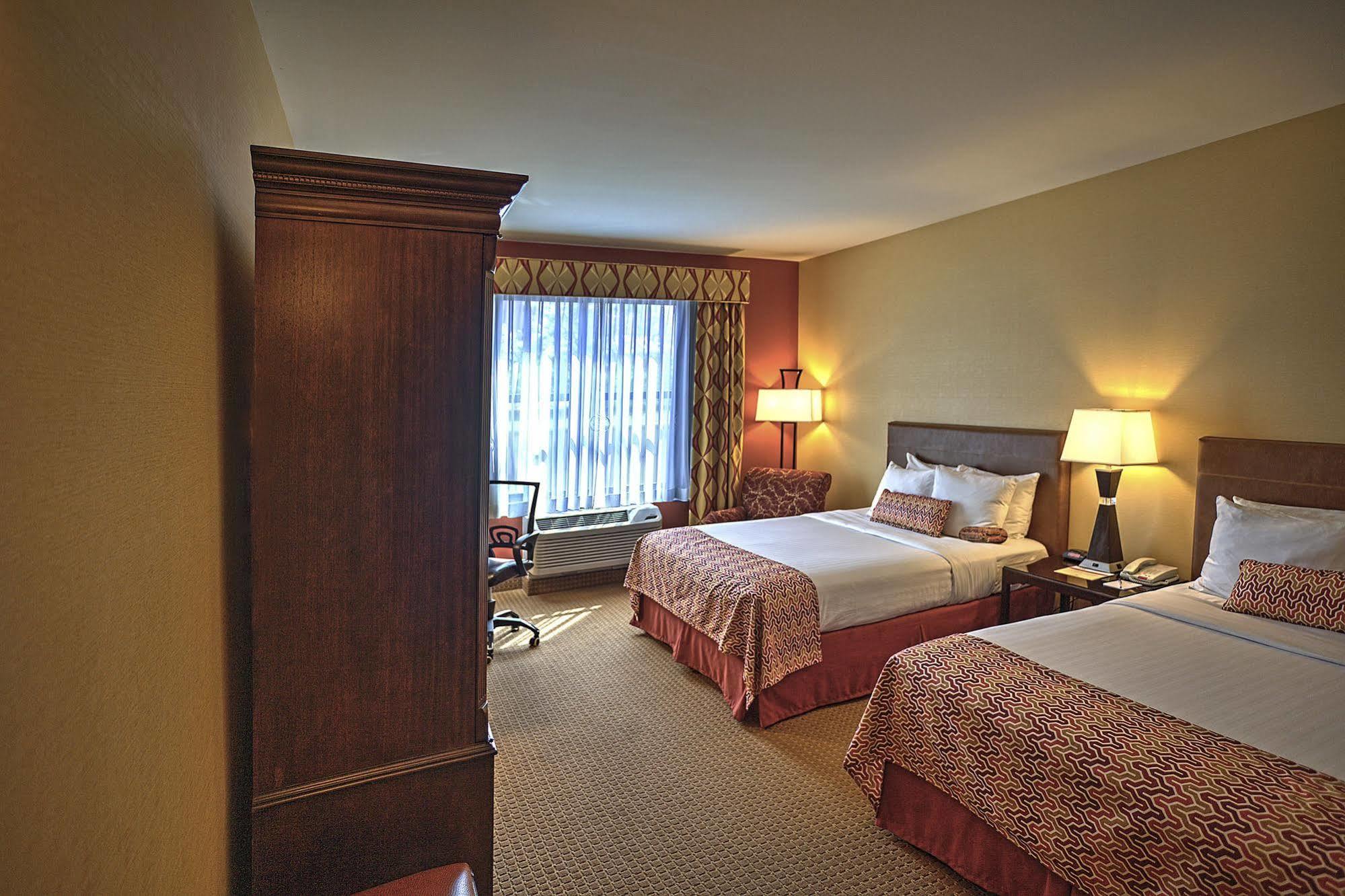 The Hotel Warner West Chester Exterior photo